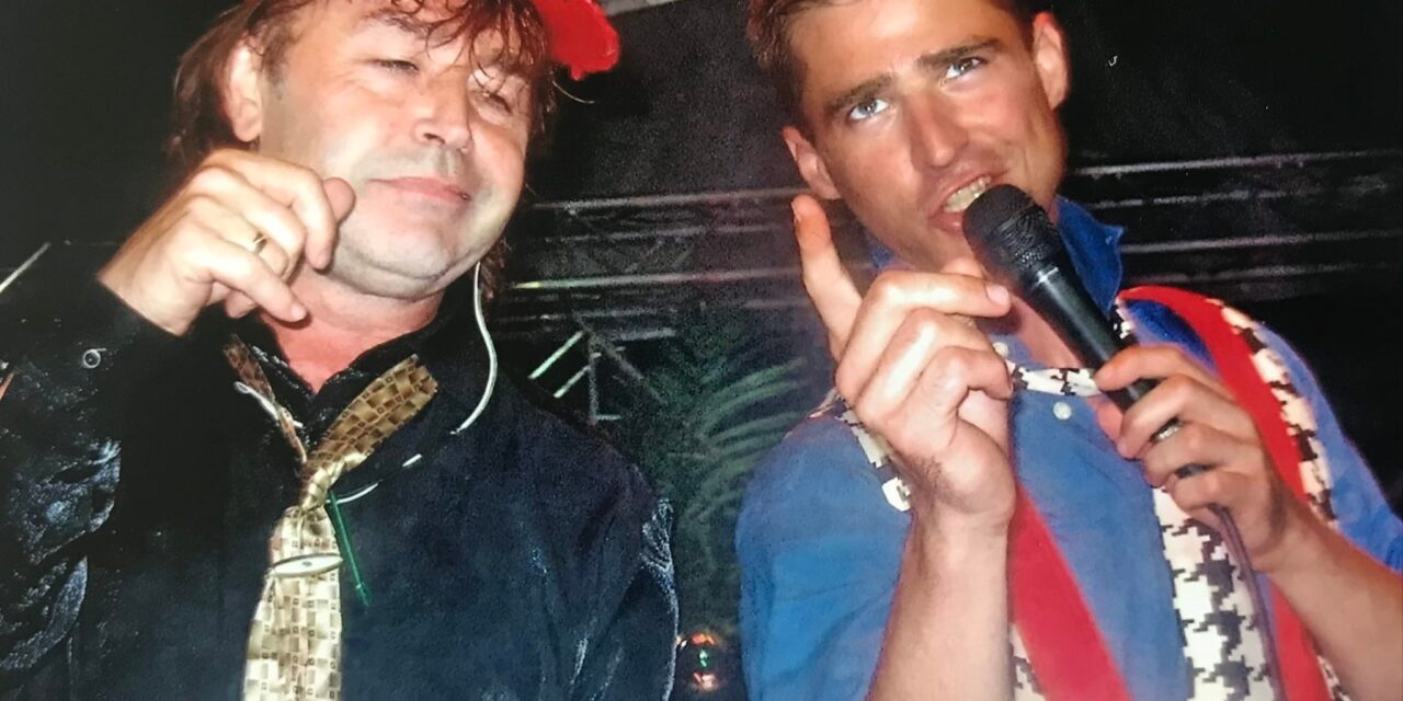 „Hálásak vagyunk a Jó Istennek, hogy rövid életéből 4 boldog esztendőt megosztott velünk!” – Szikora Róbert is gyászolja Babicsek Bernátot, az R-Go saját halottjának tekinti a művészt