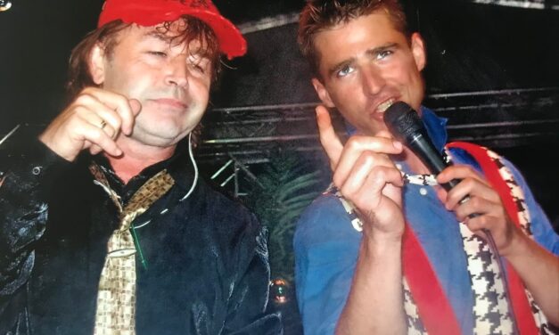 „Hálásak vagyunk a Jó Istennek, hogy rövid életéből 4 boldog esztendőt megosztott velünk!” – Szikora Róbert is gyászolja Babicsek Bernátot, az R-Go saját halottjának tekinti a művészt