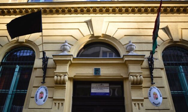 Korábban egy általános iskolában is zaklathatta tanítványait a Szinyeiből kirúgott énektanár – megszólalt az egyik érintett szülő