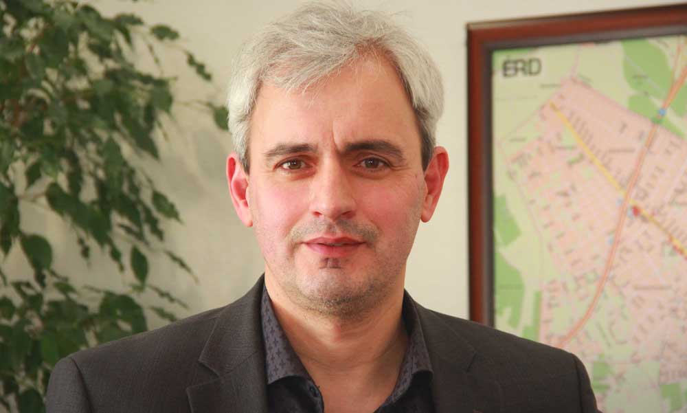 „Érd legyen a megyeszékhely!” – mondja Csőzik László, Érd polgármestere, aki liberálisnak vallja magát, mégis nagyon jóban van az Orbán-hívő fideszes szomszédjával – Nagyinterjú az agglomeráció legnagyobb városának első emberével