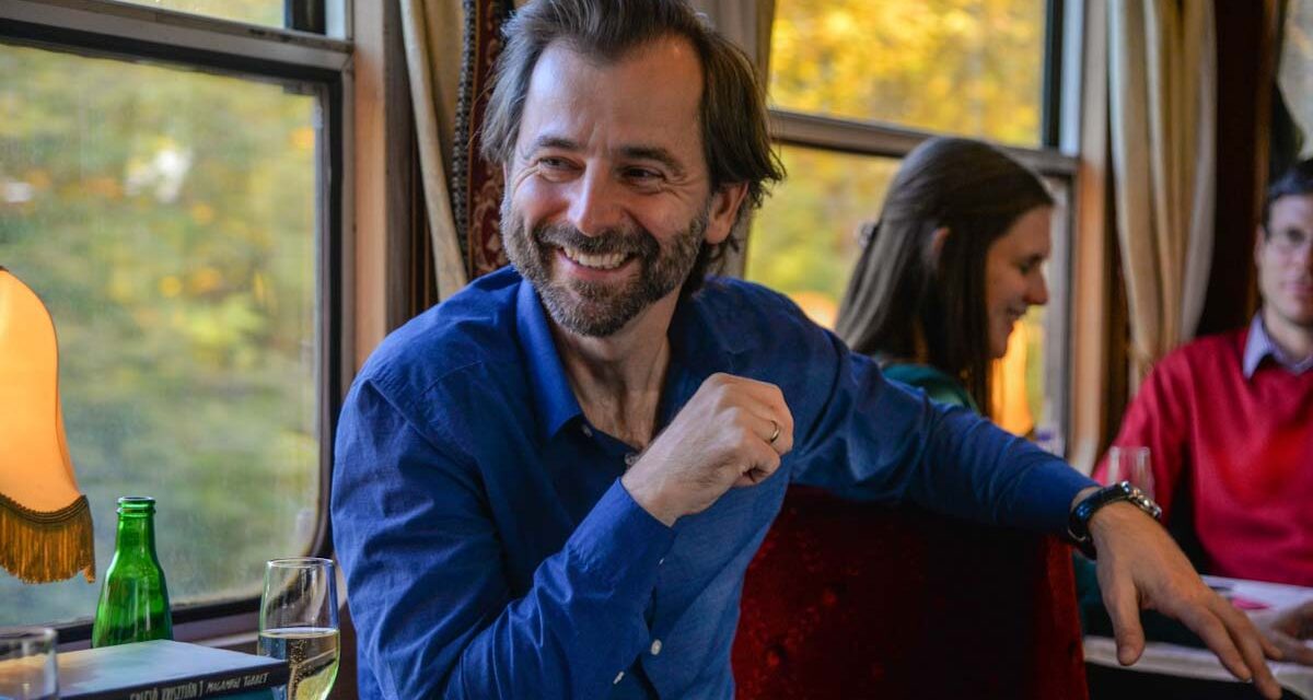 Grecsó Krisztián Biatorbágyon, Kálid Artúr Veresegyházon, pandémia festményeken Gödöllőn, akvarellek a Ferencvárosban, Koszovó a Józsefvárosban, tárlatvezetés, kerekasztal – csütörtöki programajánló