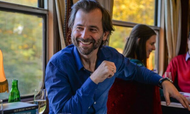 Grecsó Krisztián Biatorbágyon, Kálid Artúr Veresegyházon, pandémia festményeken Gödöllőn, akvarellek a Ferencvárosban, Koszovó a Józsefvárosban, tárlatvezetés, kerekasztal – csütörtöki programajánló