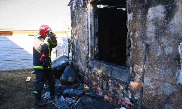 „Mikor lefutottam az alsó szintre láttam, hogy már lángokban állt a kis ház” – halálra égett saját házában a dunaharaszti férfi, Józsi bácsi mozgáskorlátozott volt, ezért nem tudott kimenekülni égő otthonából
