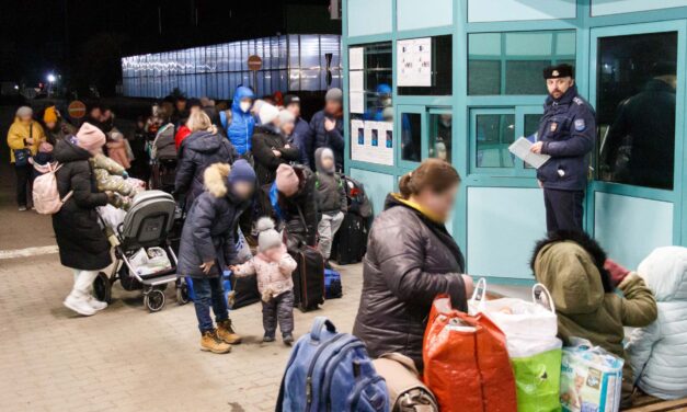 „Olyan emberek ők, mint önök, mint ti, mint én” – szívszorító szavakkal köszönte meg az érdiek adományát Csőzik László, az agglomerációban mindenki az ukrán menekülteknek gyűjt