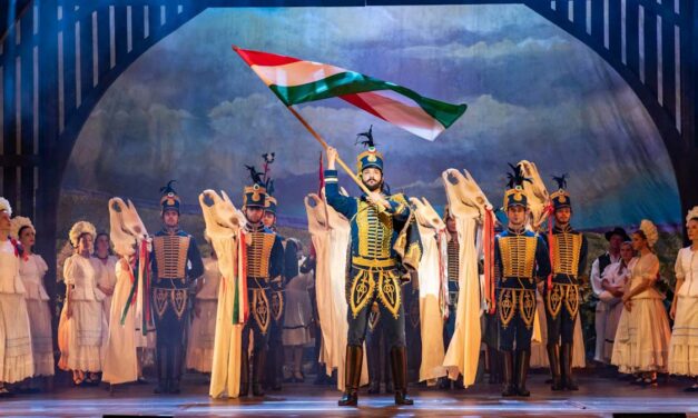 János vitéz az Operettben, Talpra magyar! a Terminálban, Talpra Érd!, beporzók napja Szentendrén, kisvasút a Veresegyházi Medveotthonban – programajánló a szabad hétfőre