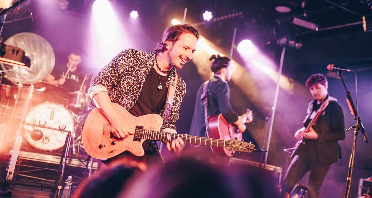 Bagossy Brothers koncert Dunakeszin, állatsimogató Pusztazámoron, élményséta Vácott, klubkoncert Szentendrén, sakura ünnep a Füvészkertben, Dumaszínház Újpesten, forgatag a Városháza Parkban, medvék a legkisebbeknek – szombati programajánló