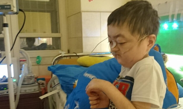 „Egyetlen drága kisfiunk Ricsike ma reggel az angyalok közé költözött” – meghalt Farkas Ricsi, évek óta egy ország izgult a súlyos beteg fiúért