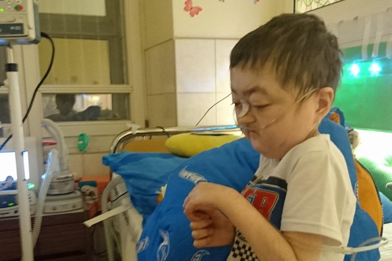 „Egyetlen drága kisfiunk Ricsike ma reggel az angyalok közé költözött” – meghalt Farkas Ricsi, évek óta egy ország izgult a súlyos beteg fiúért