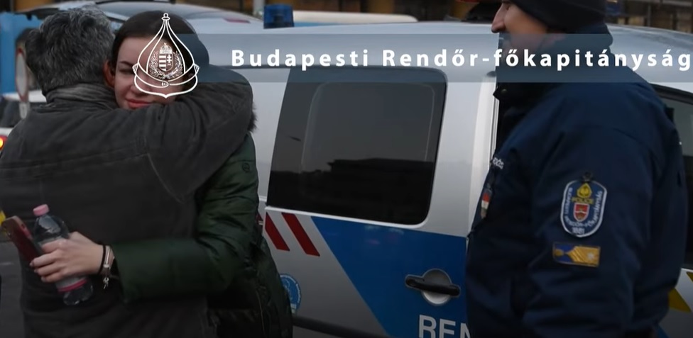 Elszakadtak egymástól a Kijevből menekülő család tagjai: a magyar rendőrök segítségével találtak újra egymásra a Nyugati pályaudvaron – Videón a megható pillanatok