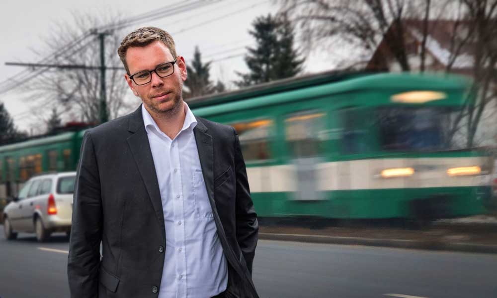 Vitézy Dávid örül: Fontos előrelépés történt a HÉV-vonalakon, már 100 km/h-val is lehet száguldozni egyes szakaszokon