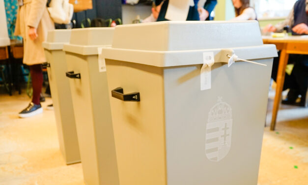 Külföldről javított az ellenzék, csak egy választókerületet buktak el Budapesten