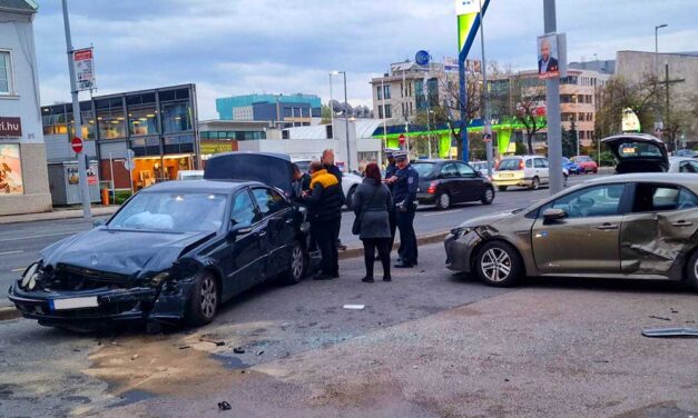 A balhézó rokonokat a rendőrök fogták vissza, megpördült a Mercedes a Váci úton és letarolt egy Toyotát