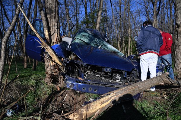 „Túl sok mindenre nem emlékszem” – visszatért a baleset helyszínére az a férfi, aki halálos balesetet okozott az M5-ösön húsvétkor, a 34 éves sofőr életét vesztette