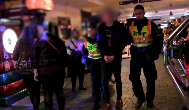 Több rendőrségi razzia lehet a bulinegyedben, ha valóra válik az erzsébetvárosi polgármester álma