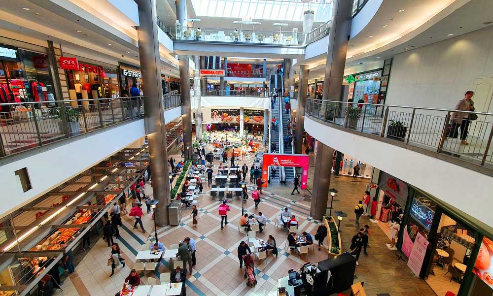 Újra változhat a boltok vasárnapi nyitvatartása, lőttek a délutáni shoppingolásnak, ha megvalósul amit a szakszervezet kér