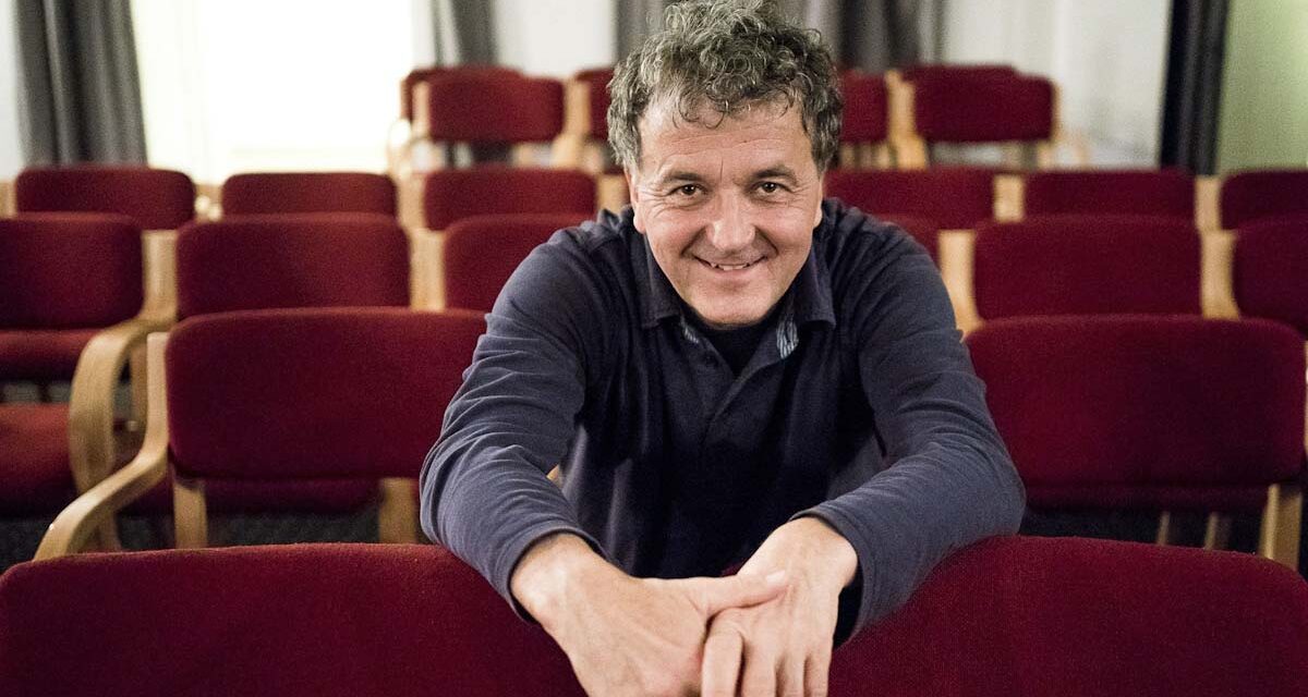 Scherer Péter Kispesten, Csányi Sándor Gödöllőn, Varidance a RAM Színházban, stand up a Budapest Gardenben Orosz Gyurival, esőcirkusz a Városligetben – szuper programok szerdára