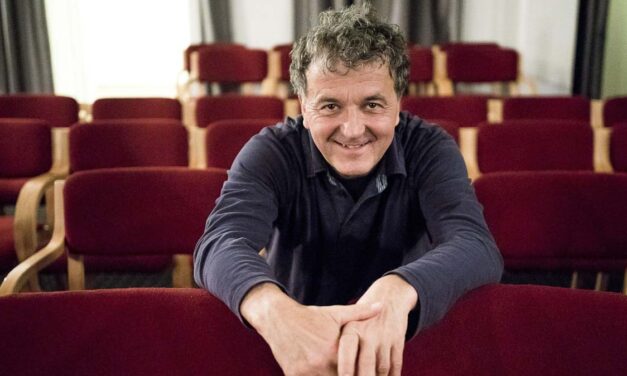 Scherer Péter Kispesten, Csányi Sándor Gödöllőn, Varidance a RAM Színházban, stand up a Budapest Gardenben Orosz Gyurival, esőcirkusz a Városligetben – szuper programok szerdára
