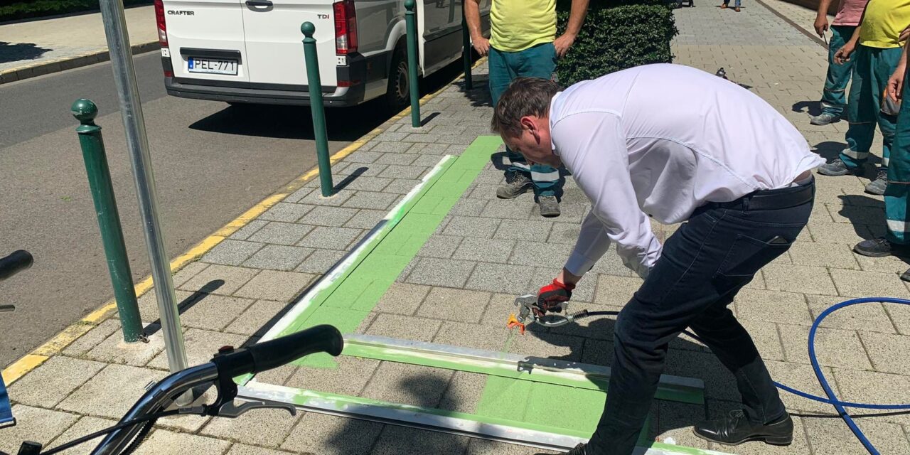 Viszlát rollerkáosz! Ezt közölte a 2. kerület polgármestere, súlyos következményei lesznek, ha mégis valaki szanaszét hagyja a járműveket