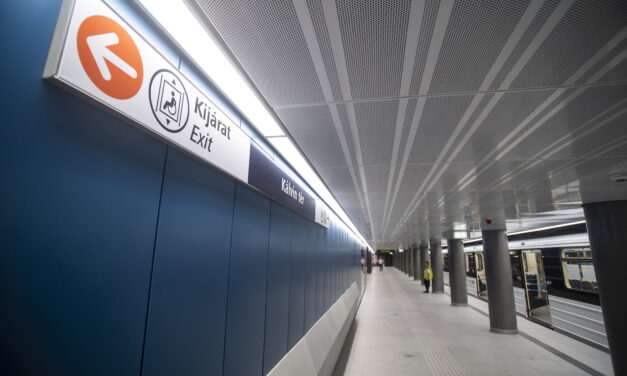 Botrányos: izraeli turistákat próbált lehúzni két férfi a budapesti metróban – egyiküket fellökték, az édesanyját ököllel ütötték