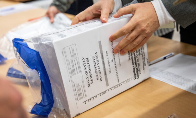 Budapesten és országszerte megkezdődtek az érettségik, borokról szóló írást kaptak a diákok a szövegértési résznél