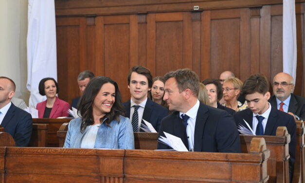 Novák Katalin juttatásai: élete végéig kapja a fizetését és ingyen rezidencia is jár neki