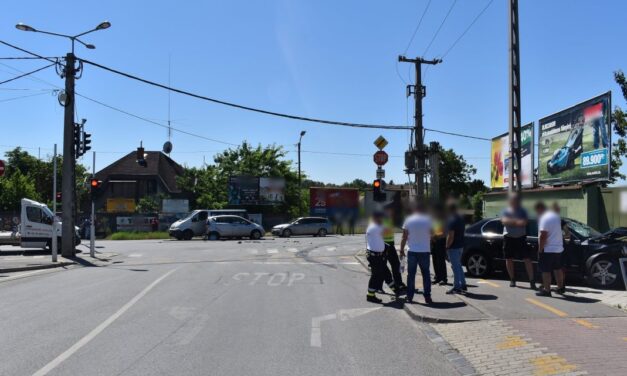 Álrendőröket fogtak a budapesti nyomozók: a két férfi idős embereket szólított le az utcán, majd betörésre hivatkozva vagyonellenőrzést tartottak náluk és kirabolták őket