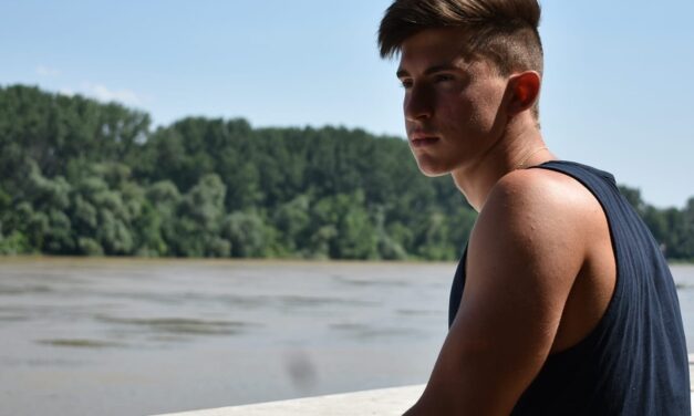 „Megszakadt a szívem, de még fel sem fogtam, hogy a fiam nem jön haza többé”- a mentősöktől tudták meg a fiatal kenus szülei, hogy fiuk elhunyt az M5-ösön történt balesetben