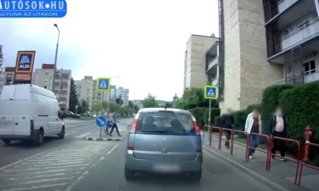 Döbbenetes felvétel: videón, amit a furgonos művelt Gazdagréten, még dudálni is volt képe