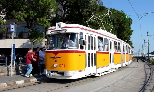 Ez sokaknak tetszeni fog: két nosztalgiavillamos is közlekedik a hétvégén a fővárosban