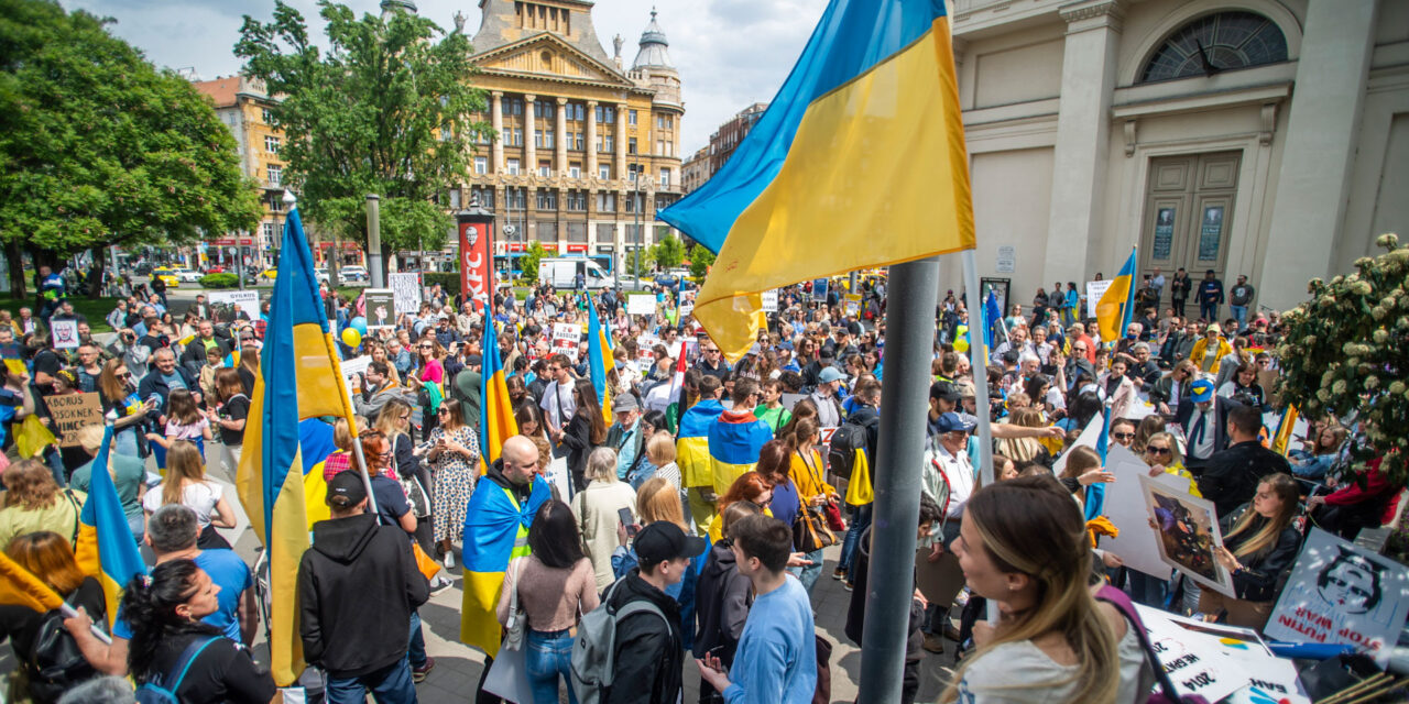Orosz és ukrán zászlók lobogtak Budapesten, 33 éve nem történt ilyen a magyar fővárosban