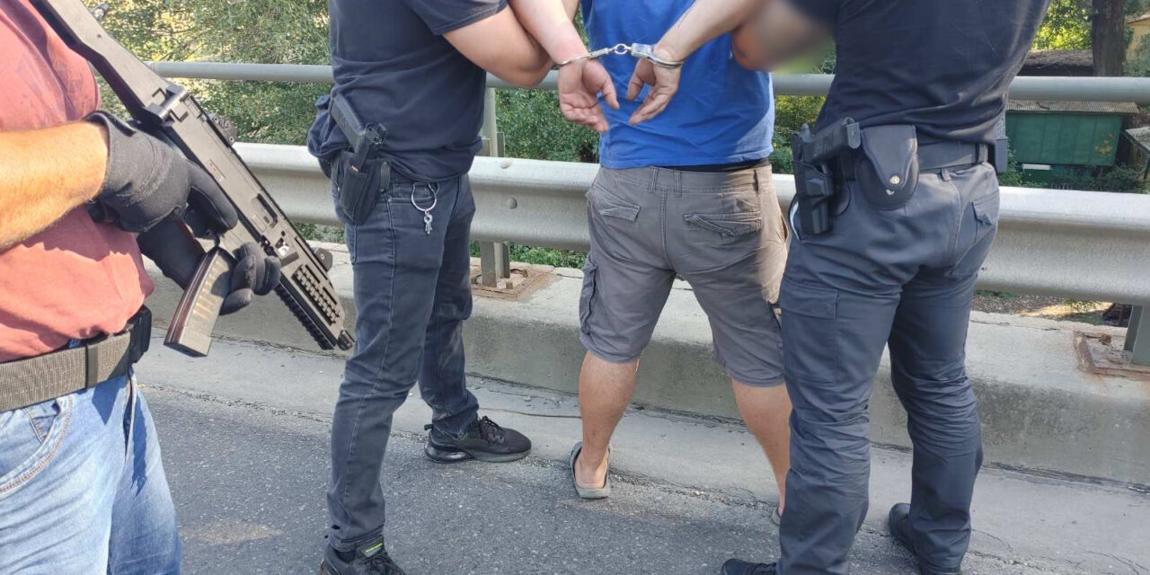 Több megyében is terítette a külföldről beszerzett drogot ez a férfi: így kapcsolták le a zsaruk – videó
