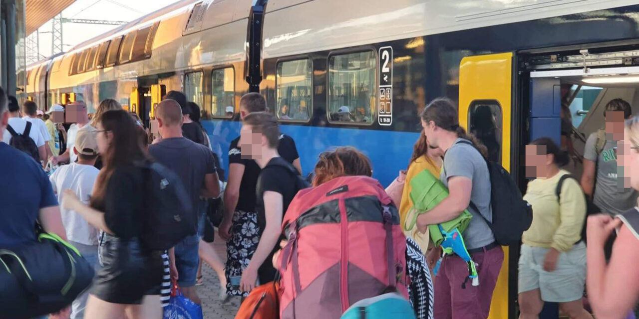 Káosz a Kelenföldi pályaudvaron, minden irányból késnek a vonatok