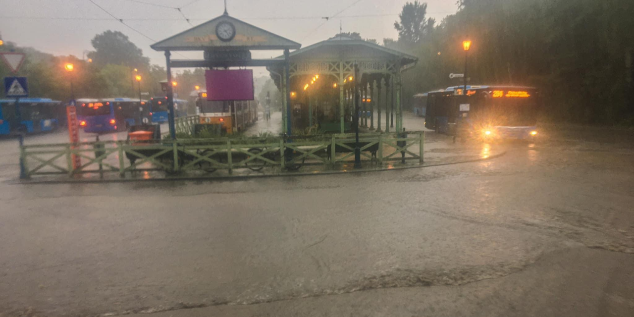 Ismét ítéletidő tombol Budapest környékén, ezúttal a déli részeken bénult meg a közlekedés