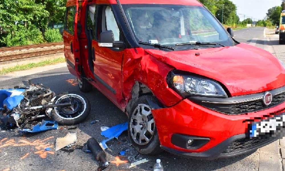 „Nem értem miért nem láttam a motorost” – mondta a pomázi nő a rendőröknek, miután összeütközött egy motorossal, a 66 éves férfi a helyszínen meghalt