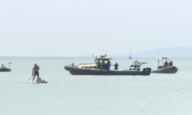 13 éves szörföst húztak ki a Balatonból a vízimentők, a szombati vihar miatt 15-en kerültek bajba