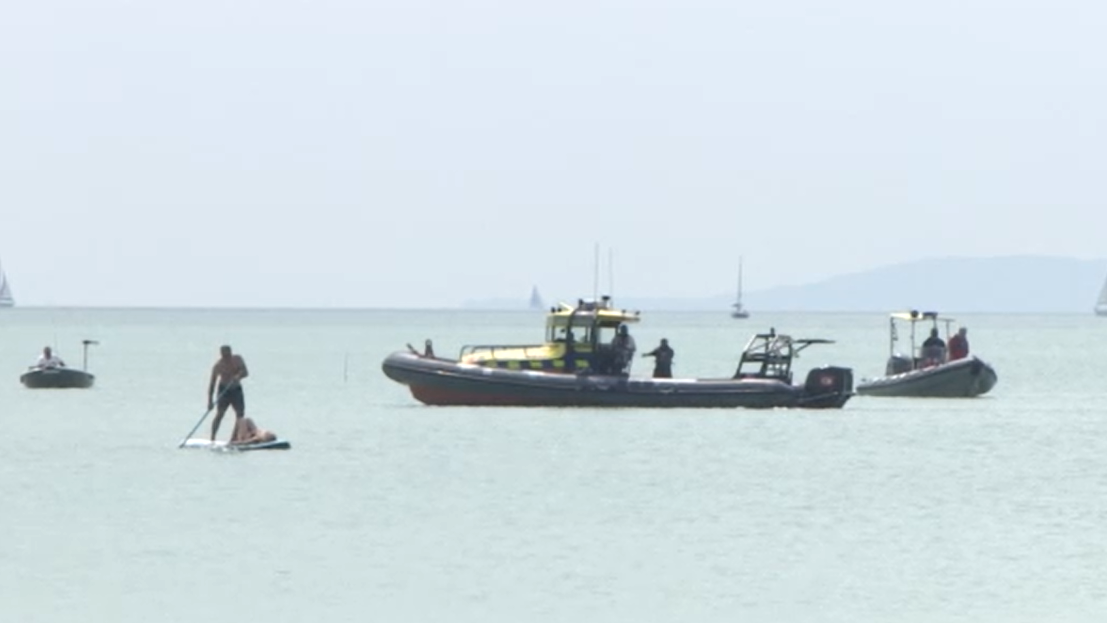 13 éves szörföst húztak ki a Balatonból a vízimentők, a szombati vihar miatt 15-en kerültek bajba