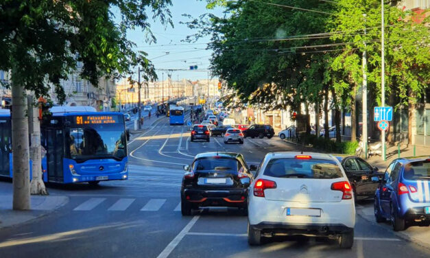 Fontos döntést hozott a kormány, örülhetnek az autóval ingázók