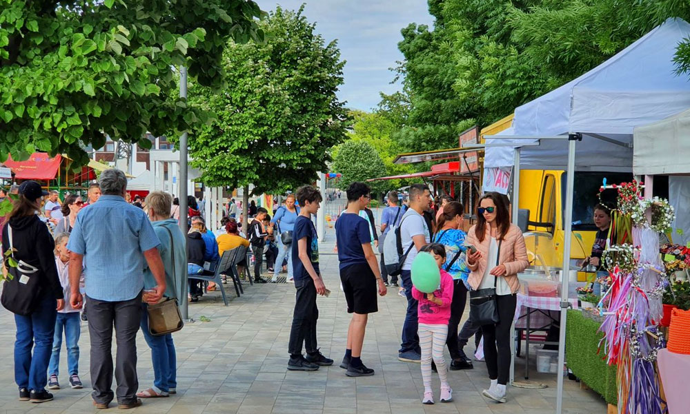 Veteránjármű és repülőnap Dunakeszin, Super Racing Festival Mogyoródon, pincenapok Pátyon, Mesefesztivál Vecsésen, Koronázási hétvége Gödöllőn, Duna Karnevál, Ünnepi Könyvhét és még sok remek program a hétvégére
