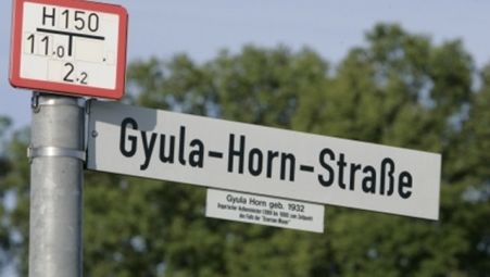 Máris politikai botrányt kavar a Horn Gyula sétány, van, aki alkotmányellenességről beszél