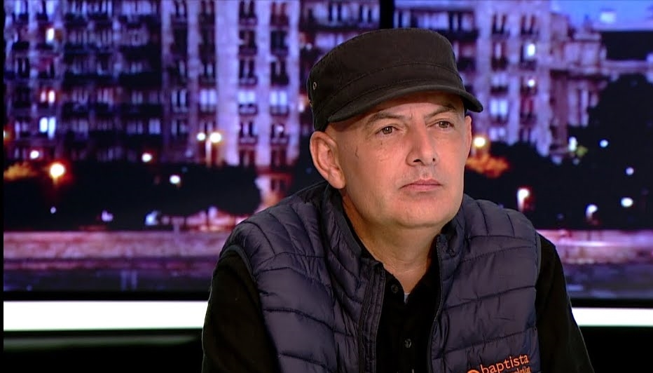 „Ennek a szörnyűségnek nem szabadott volna megtörténnie” – Megszólalt Vujity Tvrtko a buszba zárt 4 éves kislány tragédiájáról