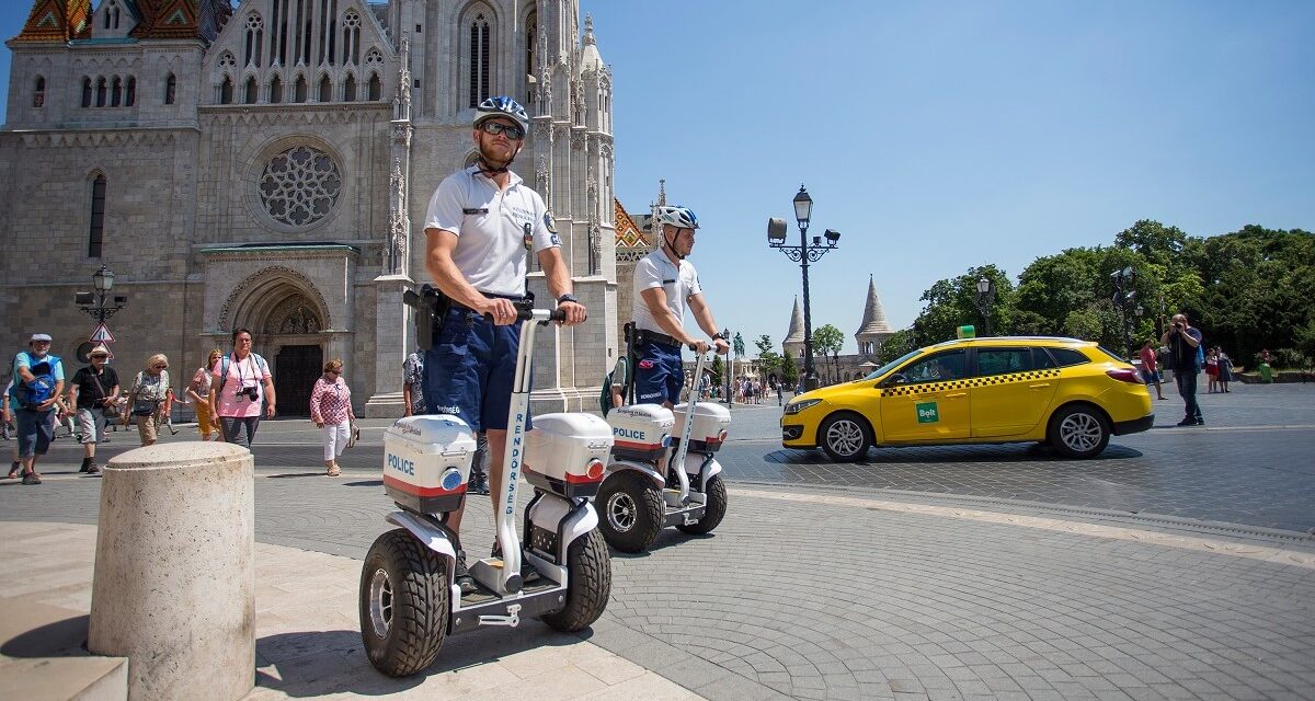 Ezért a járműért érdemes rendőrnek menni, egy fotót biztosan megérnek a kétkerű zsaruk