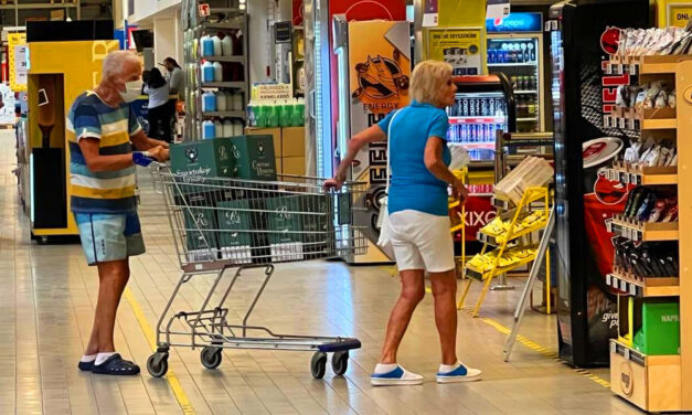 Akár 50 ezer forintot is elkérhetnek egy egész sonkáért – Brutálisan drága lesz az idei húsvét