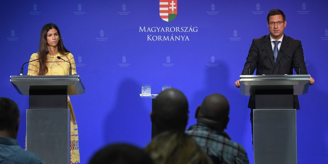 Kormányinfó: itt a rendkívül döntés az árstopokról, Gulyás Gergely jelentette be