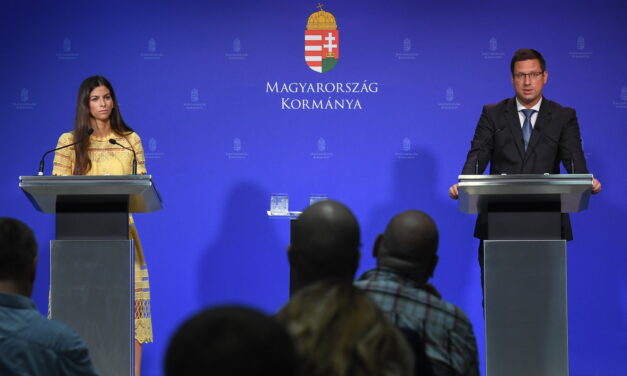Kormányinfó: itt a rendkívül döntés az árstopokról, Gulyás Gergely jelentette be