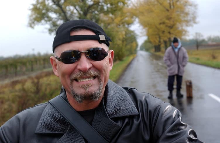 „Isten Veled, jó utat Gyafi” – reggel kihúzta a kukát a háza elé, ott érte a halál az Argo és a Doktor Balaton sztárját, a mentősök hiába küzdöttek az életéért