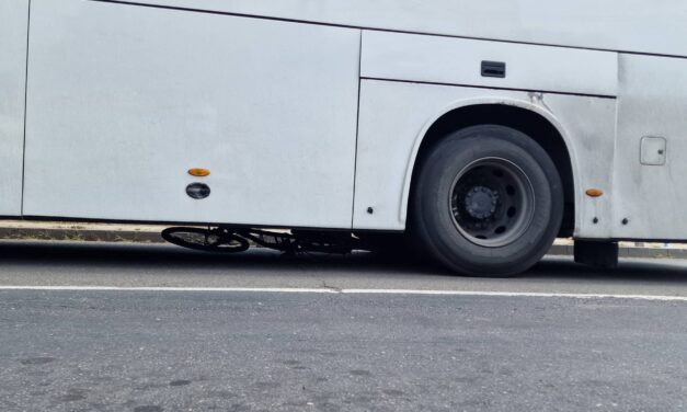 Reggel zuhant a busz alá a fiatal kerékpáros, nem élte túl a csepeli balesetet