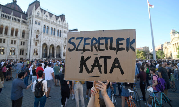 Megrémülhetett a kormány saját magától, újabb adókönnyítések a KATA-t elhagyók számára