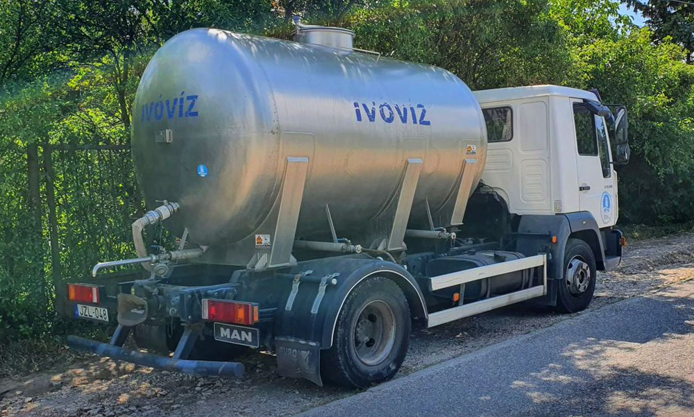 Menczer Tamás szerint víz van, a hálózati kapacitás a kevés, de már jobb az együttműködés a vízművekkel