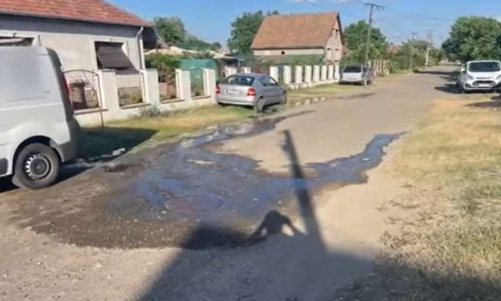 „Hallottam egy durranást, majd elkezdett ömleni az udvaromra a szennyvíz” – Áldatlan állapotok Monorierdőn, a lakók tehetetlenek