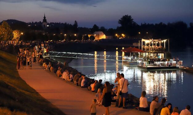 Gyertyaúsztatás Szentendrén, Libegők Éjszakája, Visegrock fesztivál, Harangok Napja Őrbottyánban, versszínház a temetőben, vizitúra Ráckevén, Csík zenekar és Hobo a Kobuci kertben, Misztrál fesztivál és még sok más remek program a hétvégére